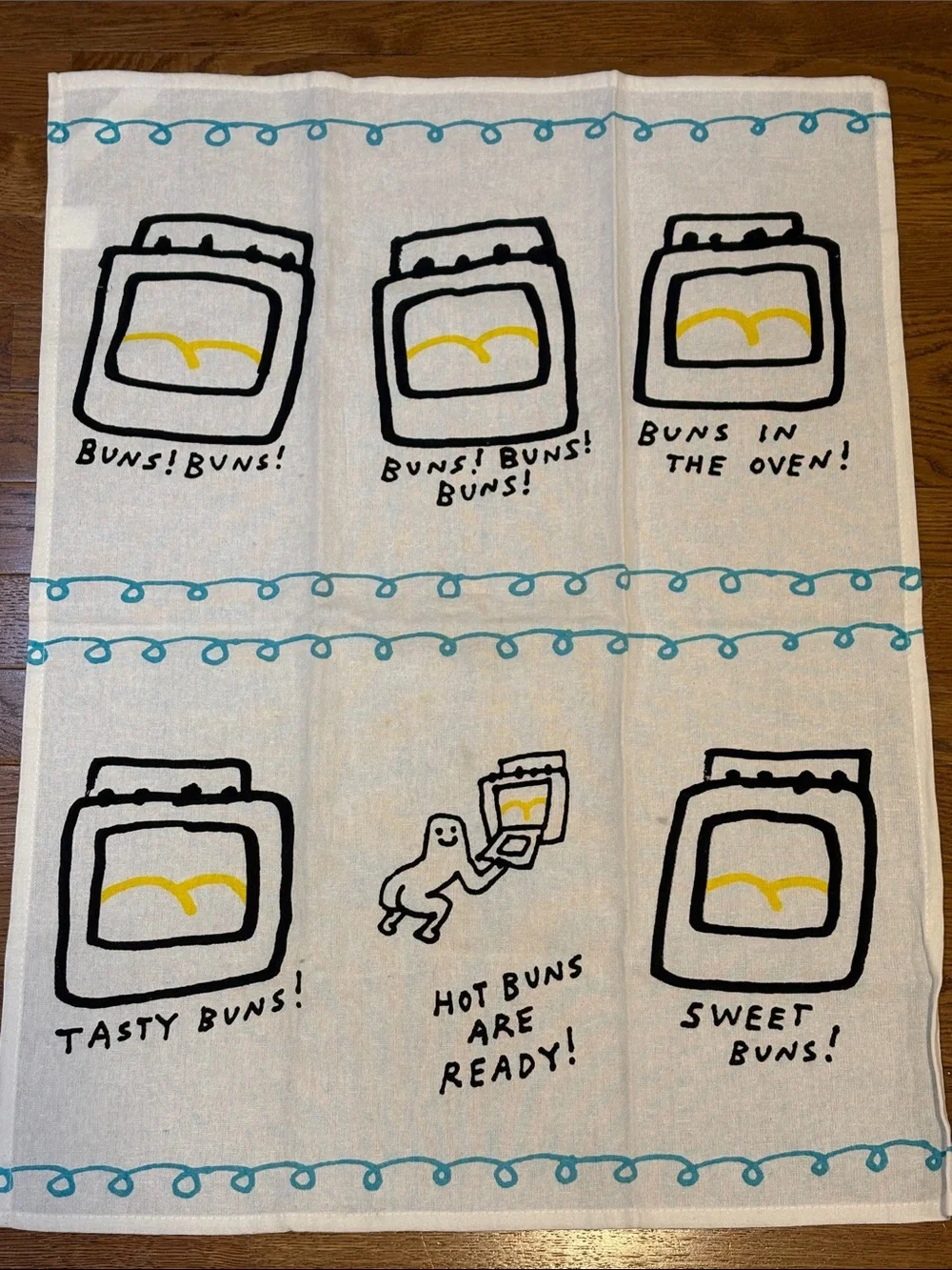 Blue Q | Printed Tea Towel “Hot Buns Are Ready” & “Buns In The Oven” One Size OS